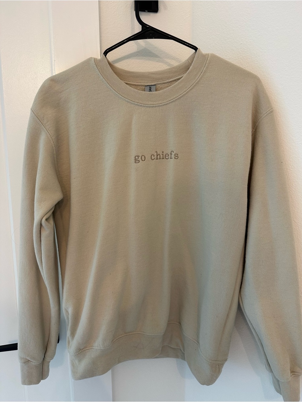 Gildan Beige 'go chiefs' Crewneck Sweatshirt